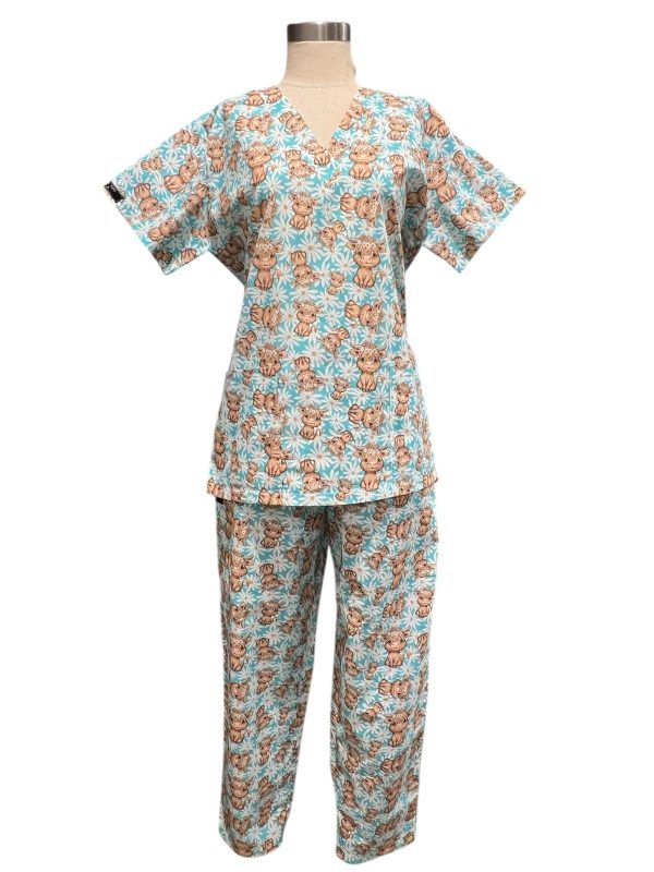 Highland Coo White Daisies Scrub Set